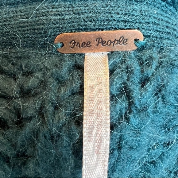 Free People Green Sweater Chunky Cable Knit Cropped Boho Cowl Neck Size XS Women - Picture 5 of 8